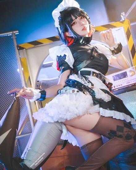 COSPLAY图赏：大马正妹COS《绝区零》鲨鱼妹 比基尼泳装大秀美体