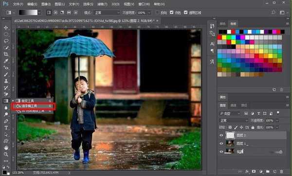 ps怎么做下雨效果?Photoshop给撑伞的男孩图片添加逼真的雨丝效果